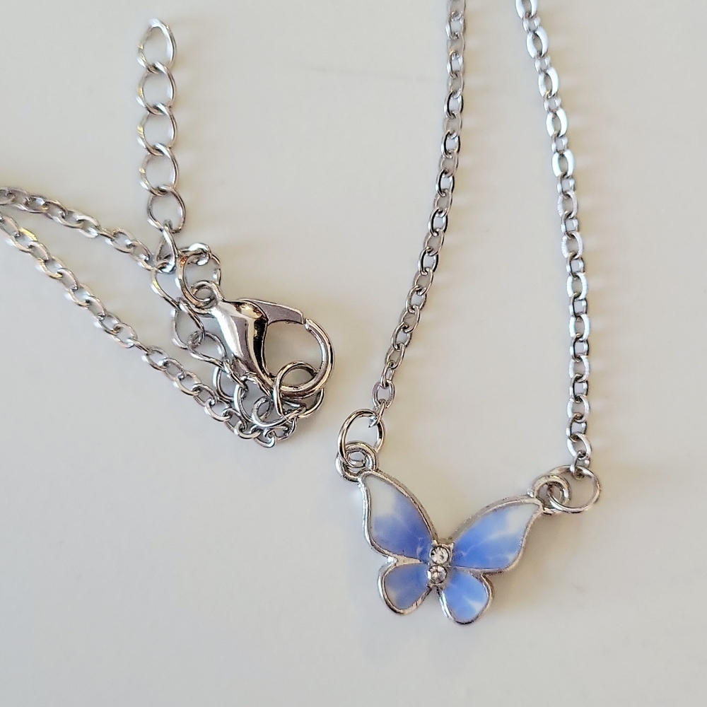 Elegant Butterfly Pendant Necklace – Dainty Sparkle, Adjustable Fit   DD